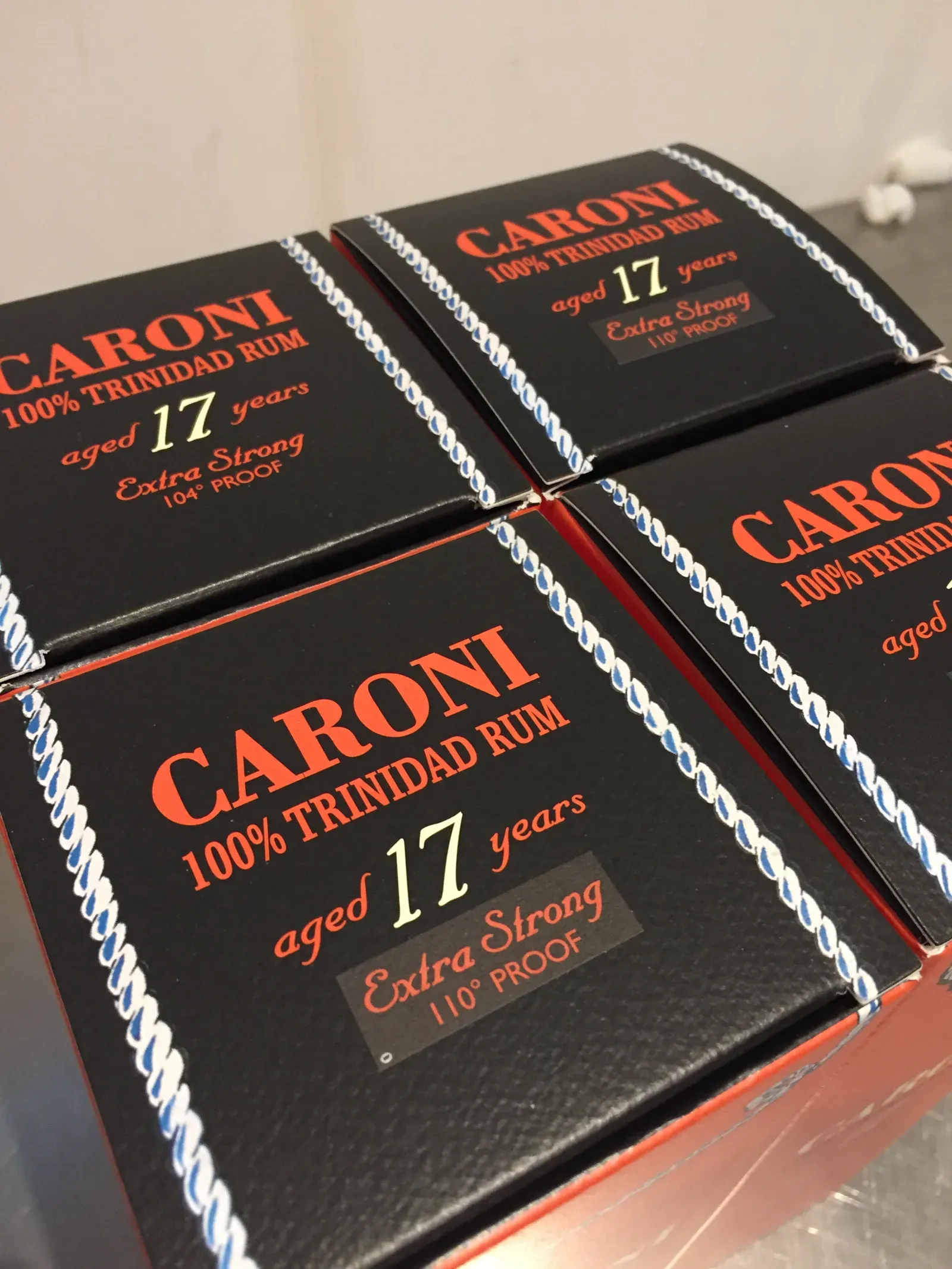 Coffret bois du Caroni 17 ans Velier