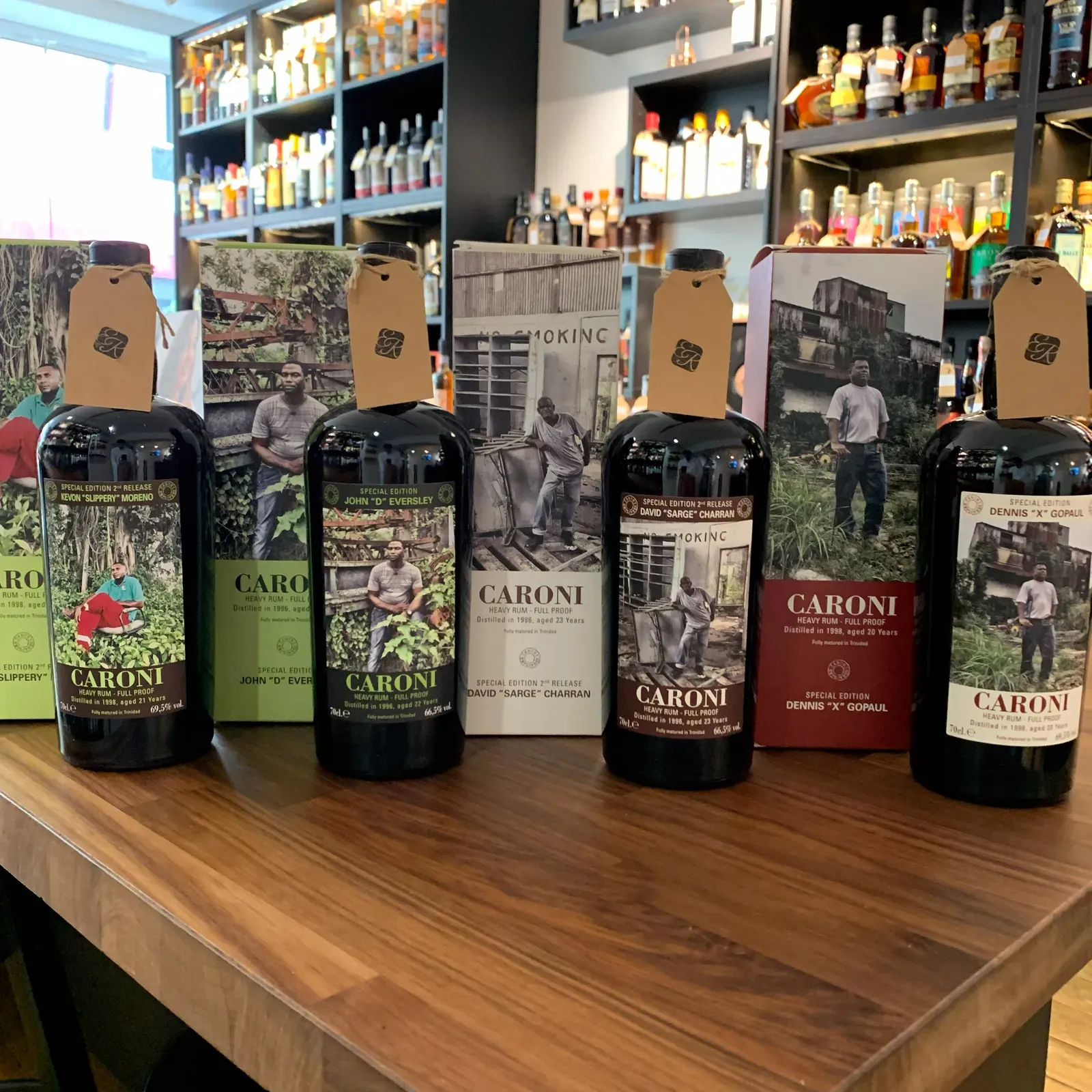L'équipe Caroni en visite chez l'embouteilleur Velier